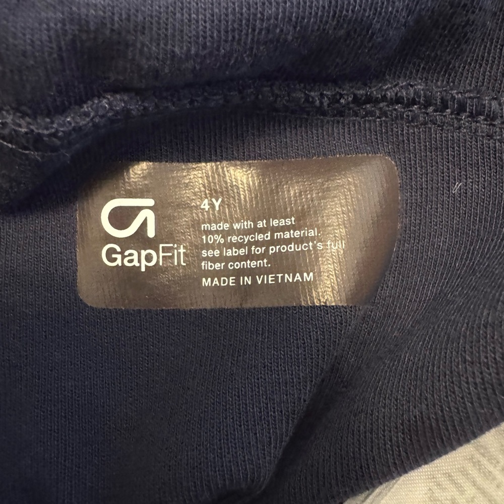 NWOT GAP - Navy Blue Casual Shorts with Zipper Pockets - 4T - Picture 3 of 3